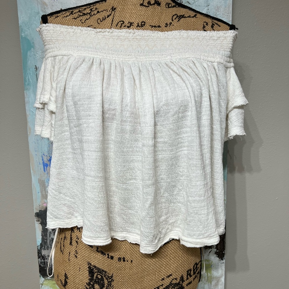 Free People off the shoulder top!  So cute!! White; size M 💋